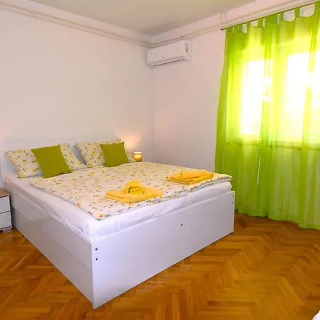 And Lidija Πανσιόν 3*