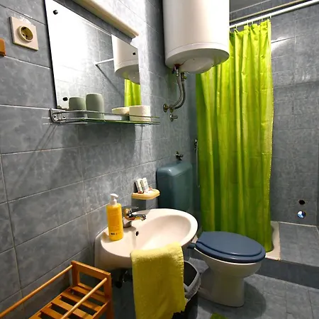 And Lidija Πανσιόν Lopar