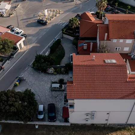 Sandy Paradiese ゲストハウス ロパール