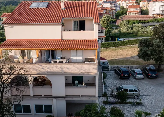 ゲストハウス Sandy Paradiese ロパール