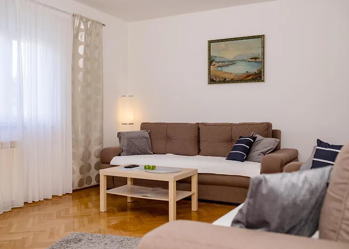 ゲストハウス Sandy Paradiese ロパール